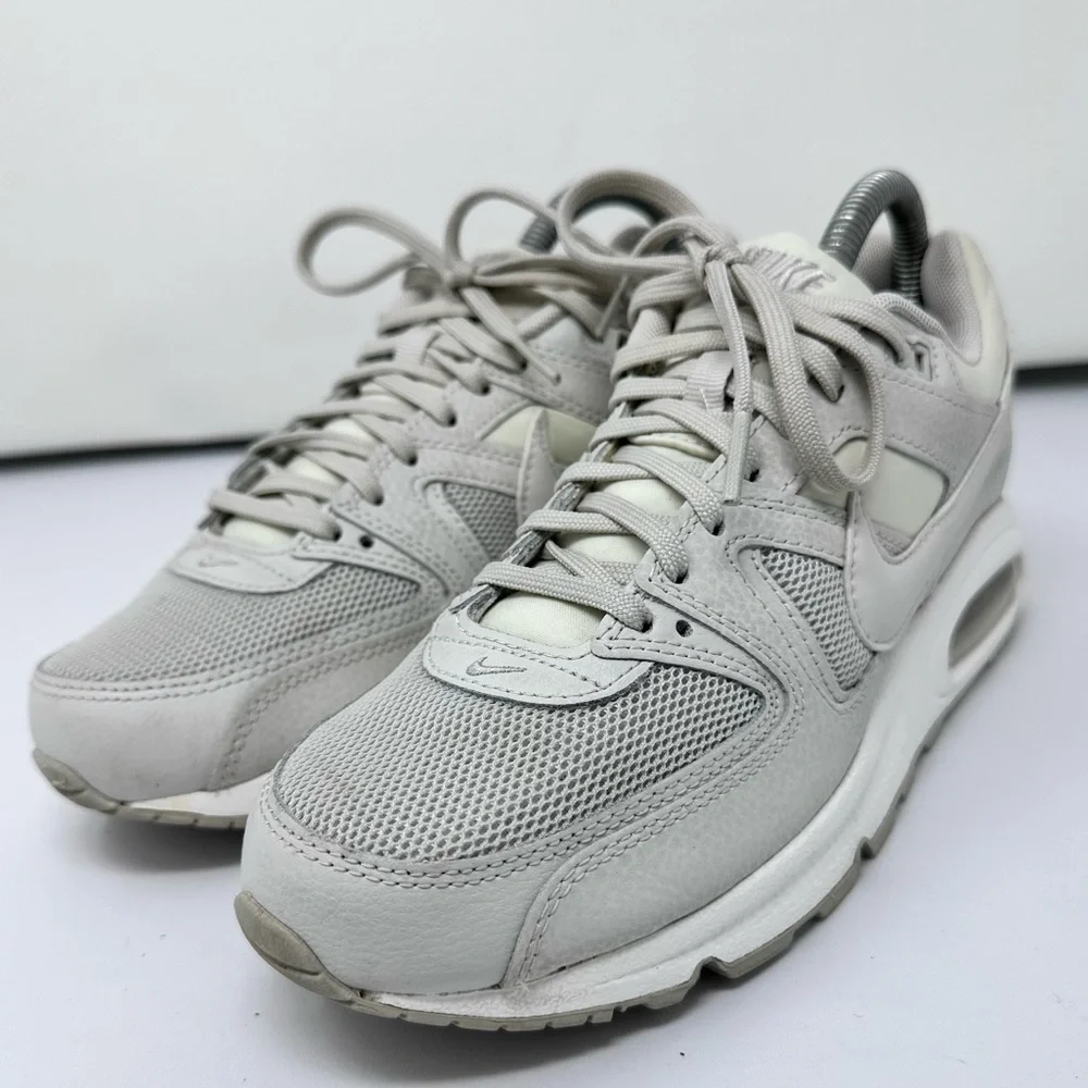 Women’s Nike Air Max Light Gray Athletic Shoes size 7.5